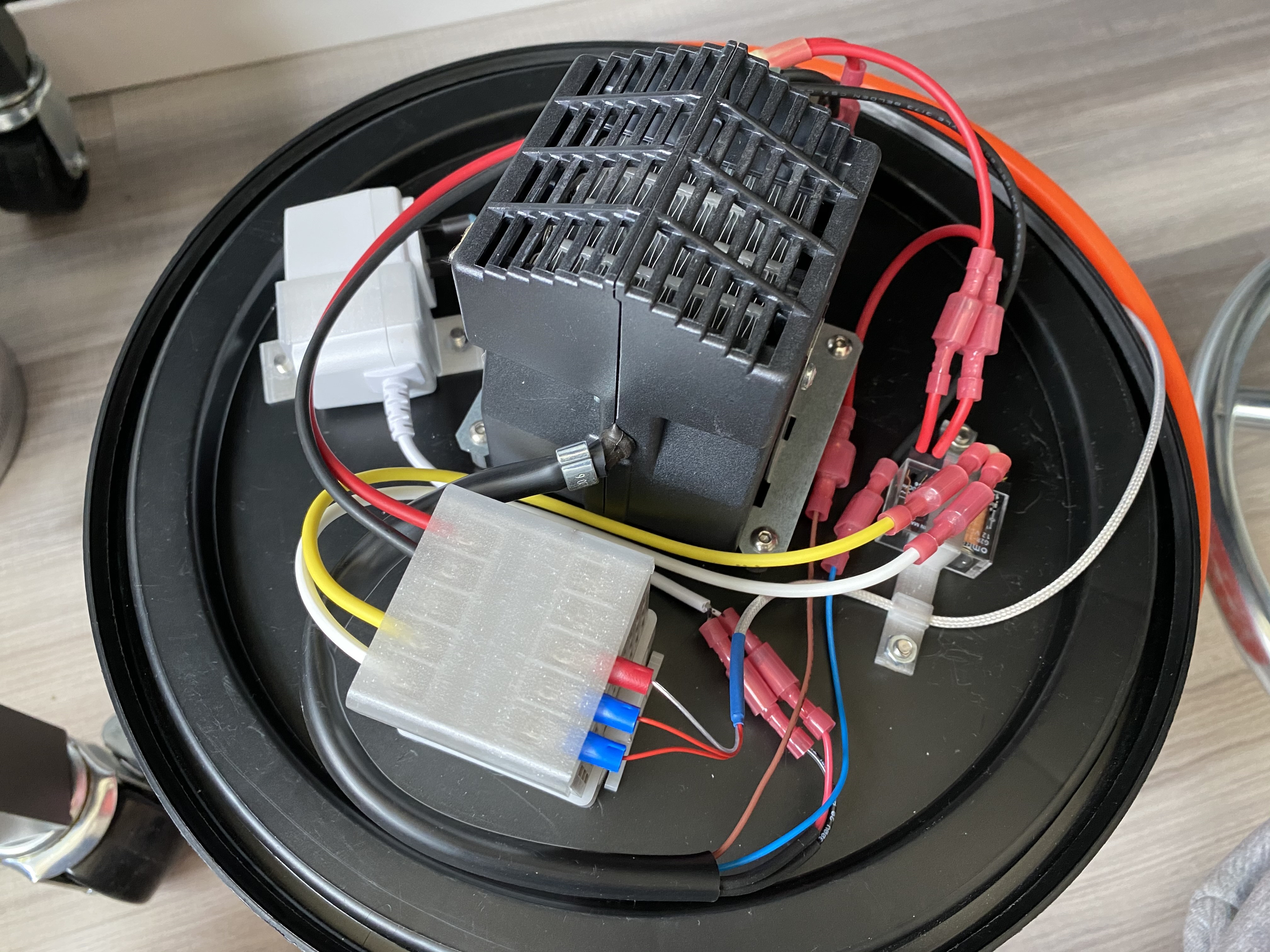 A 'Smart' Filament Dry Box which uses heat generated by the PC to