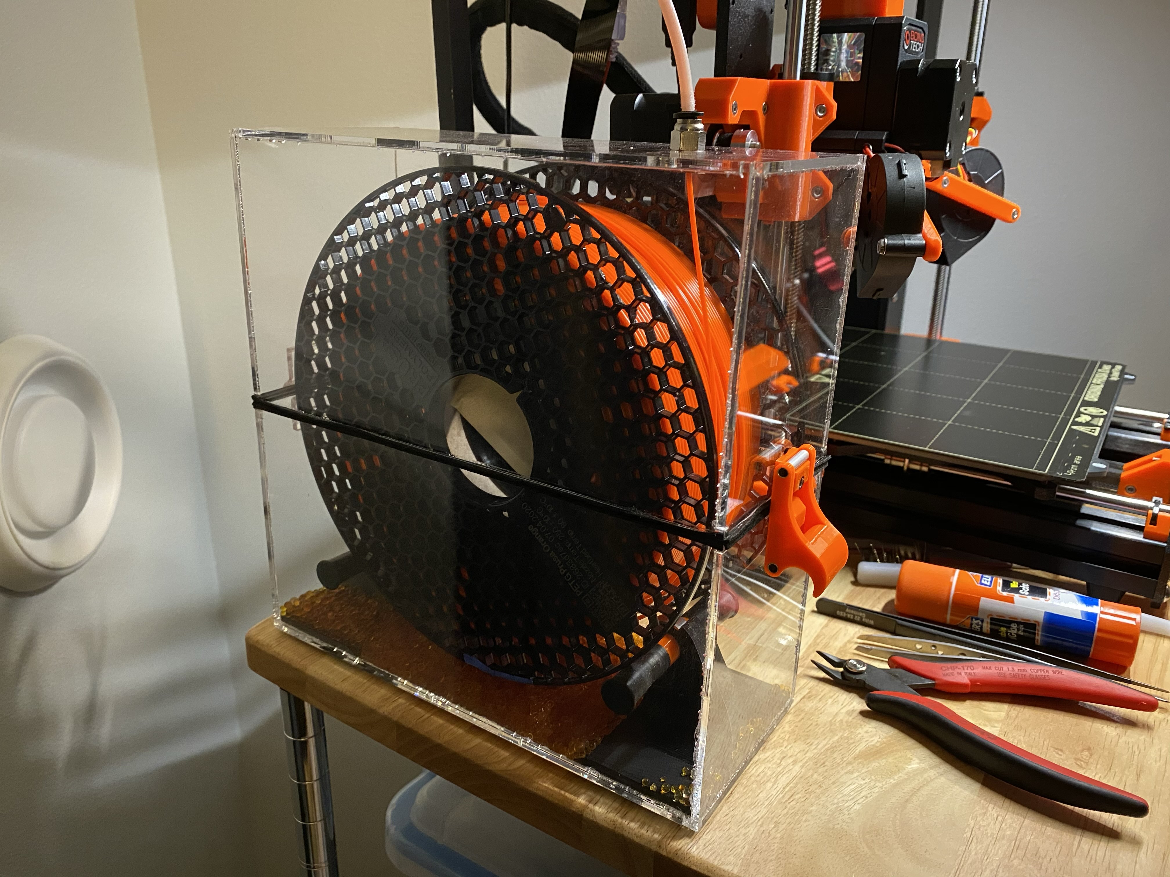 A 'Smart' Filament Dry Box which uses heat generated by the PC to